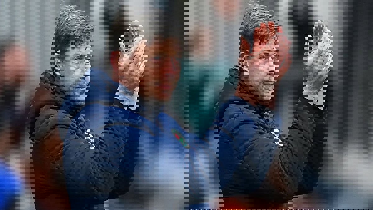 أول أجنبي يتولى تدريب منتخب السويد