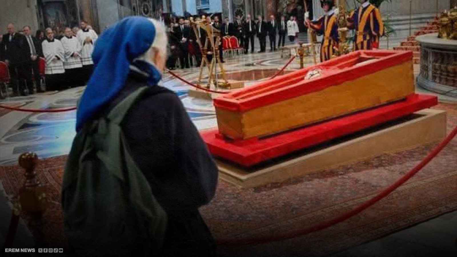 امرأة تكسر بروتوكول الفاتيكان.. من هي؟