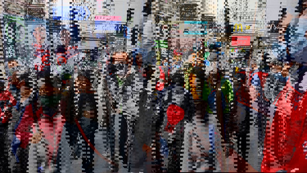 سكان هونج كونج يدلون بأصواتهم في انتخابات لـ"الوطنيين" فقط