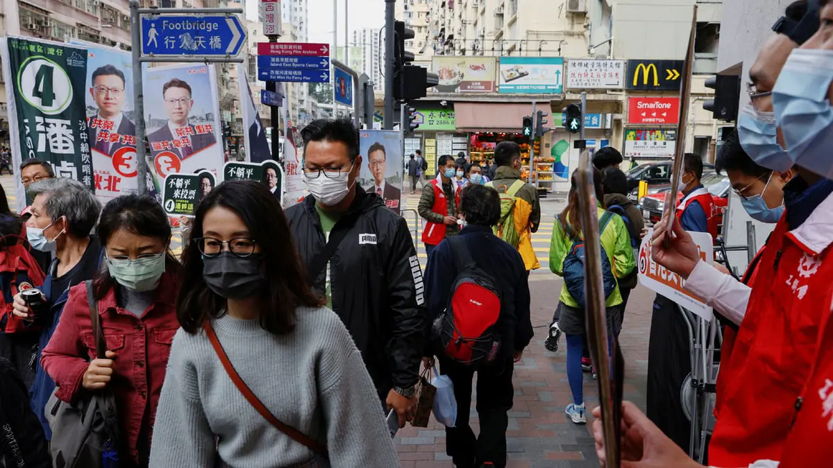 سكان هونج كونج يدلون بأصواتهم في انتخابات لـ"الوطنيين" فقط