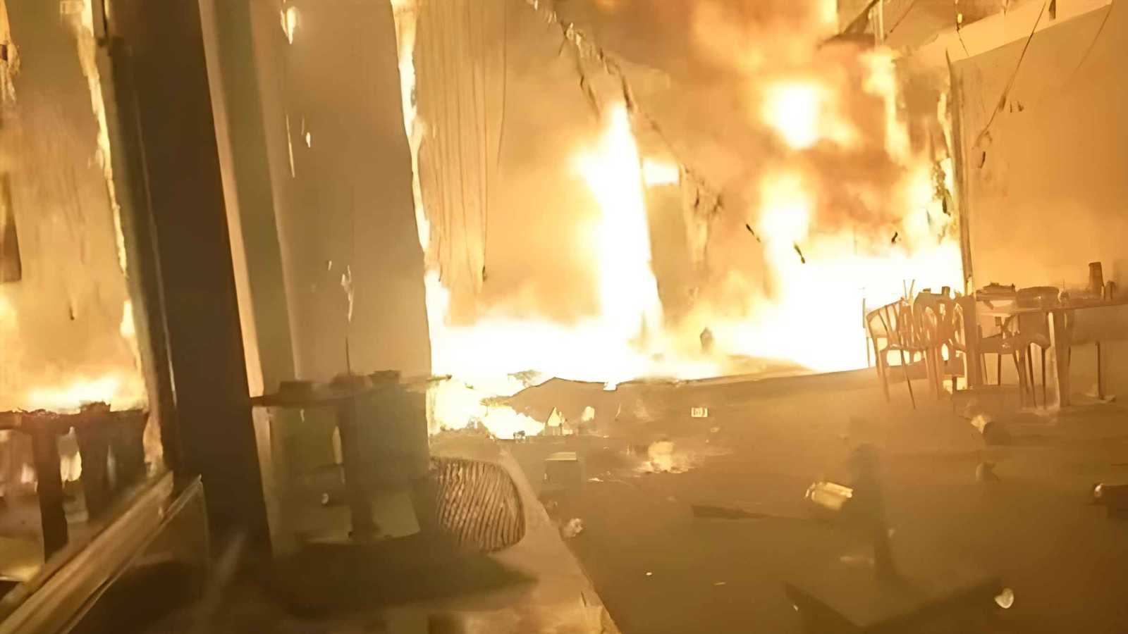 شرارته مطعم شهير.. حريق ضخم يلتهم محلات مترو شبرا الخيمة بمصر (فيديو)