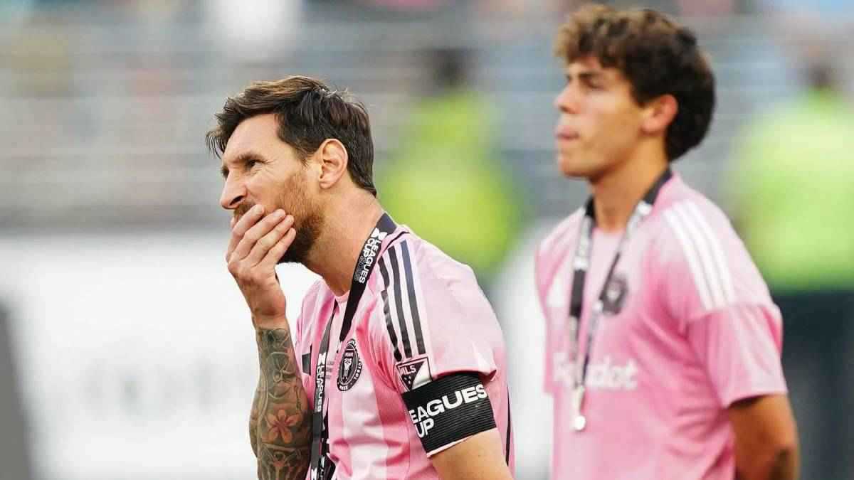 بداية كارثية جداً.. قميص المنتخب ينقذ 6 نجوم من العيار الثقيل