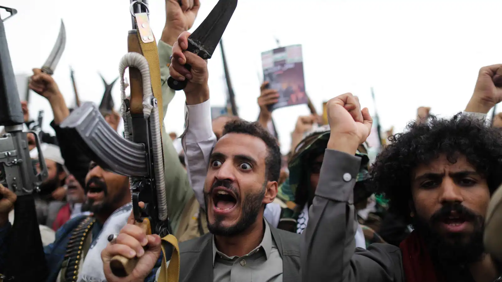 خبراء: تدفق المواد الكيميائية المهربة إلى الحوثيين يحوّل اليمن إلى قنبلة موقوتة