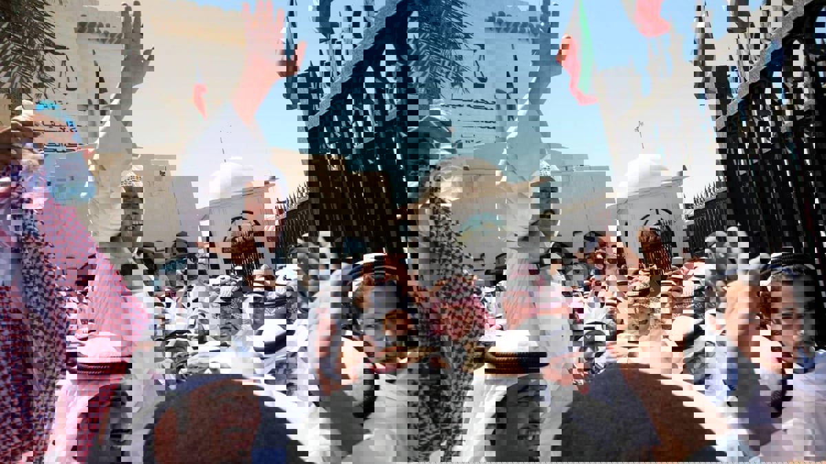 المعارض مسلم البراك يعود إلى الكويت (فيديو)