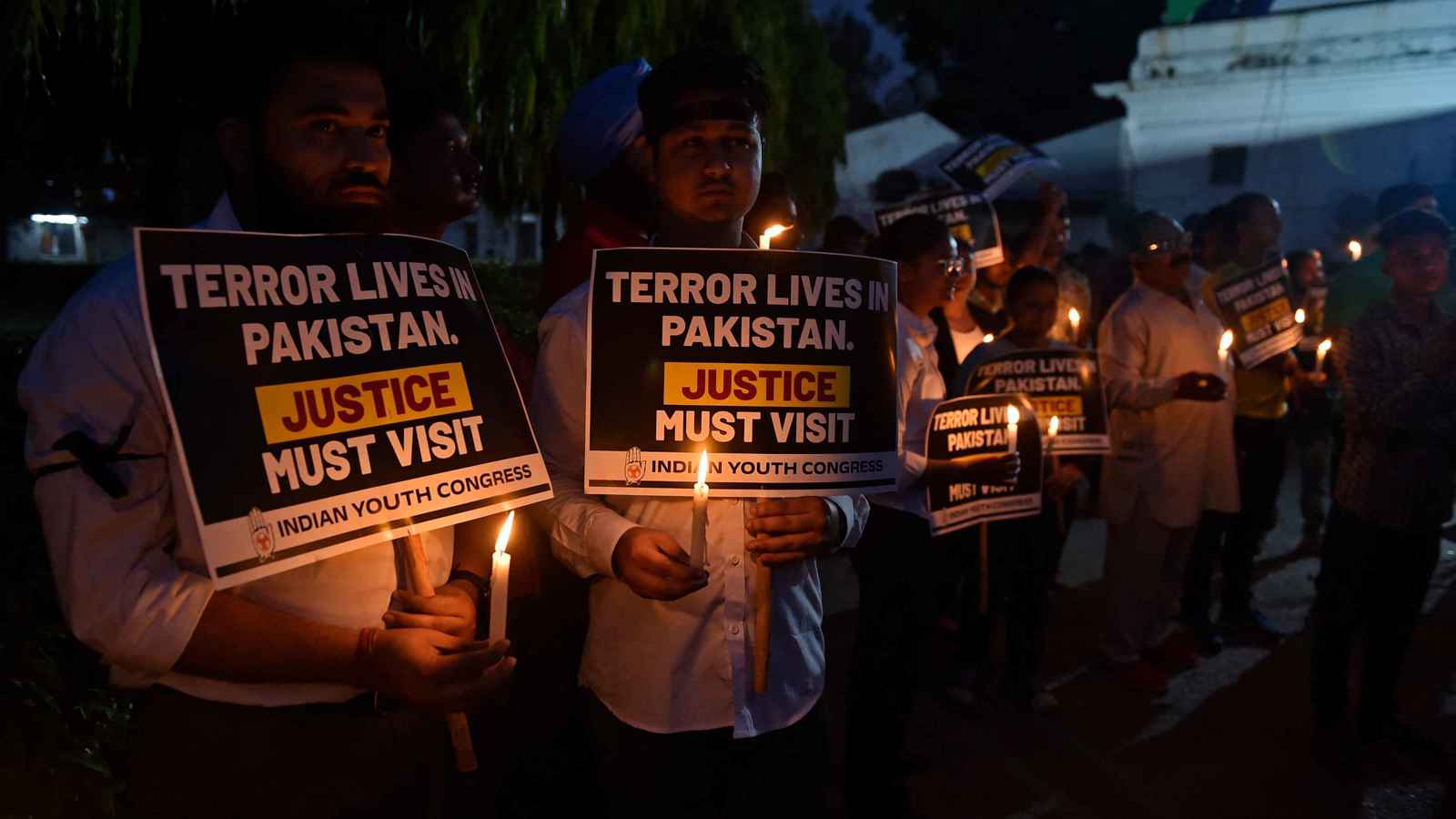 بعد هجوم دامٍ في كشمير.. الهند تتخد إجراءات مشددة مع باكستان