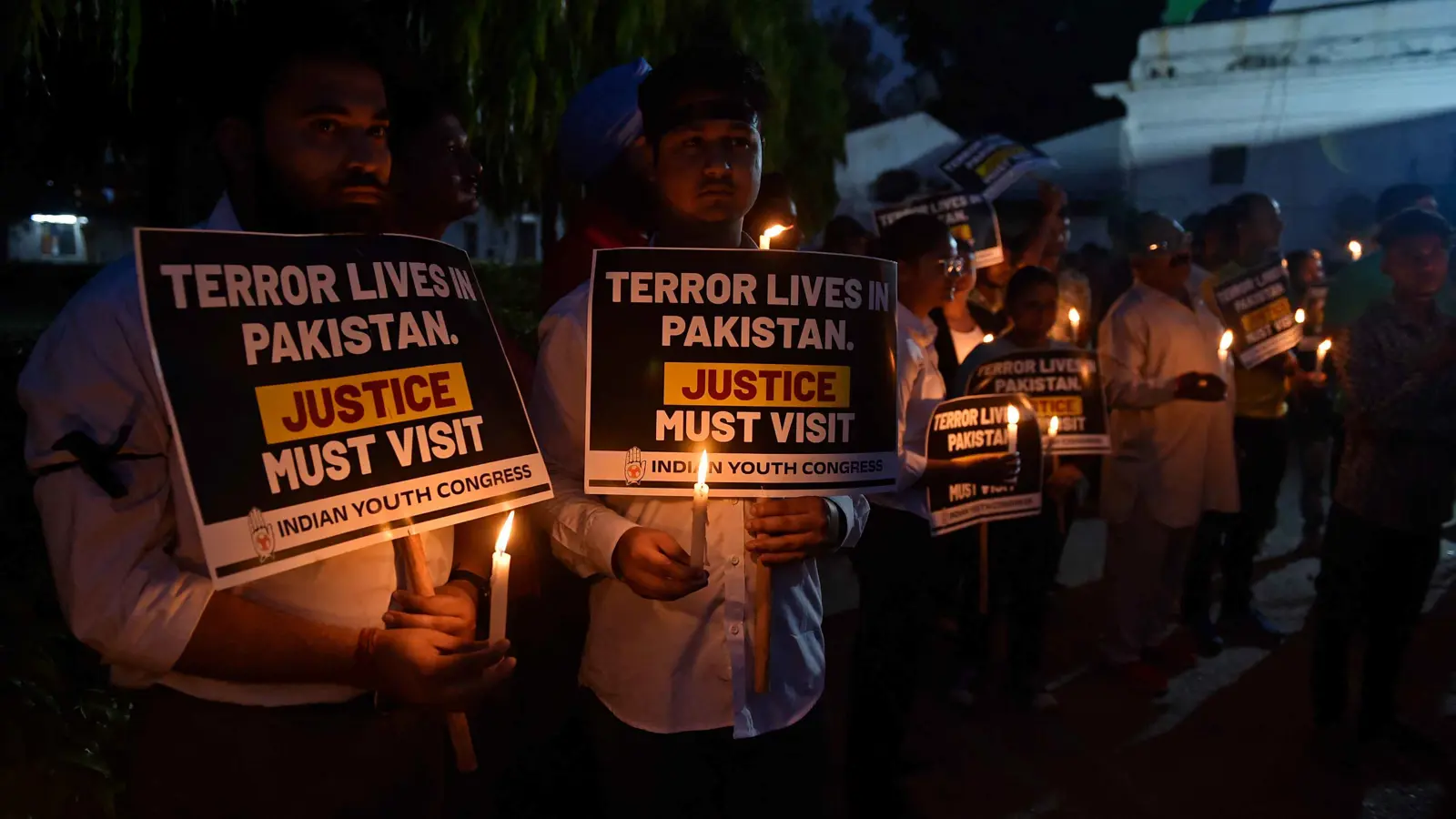 بعد هجوم دامٍ في كشمير.. الهند تتخد إجراءات مشددة مع باكستان