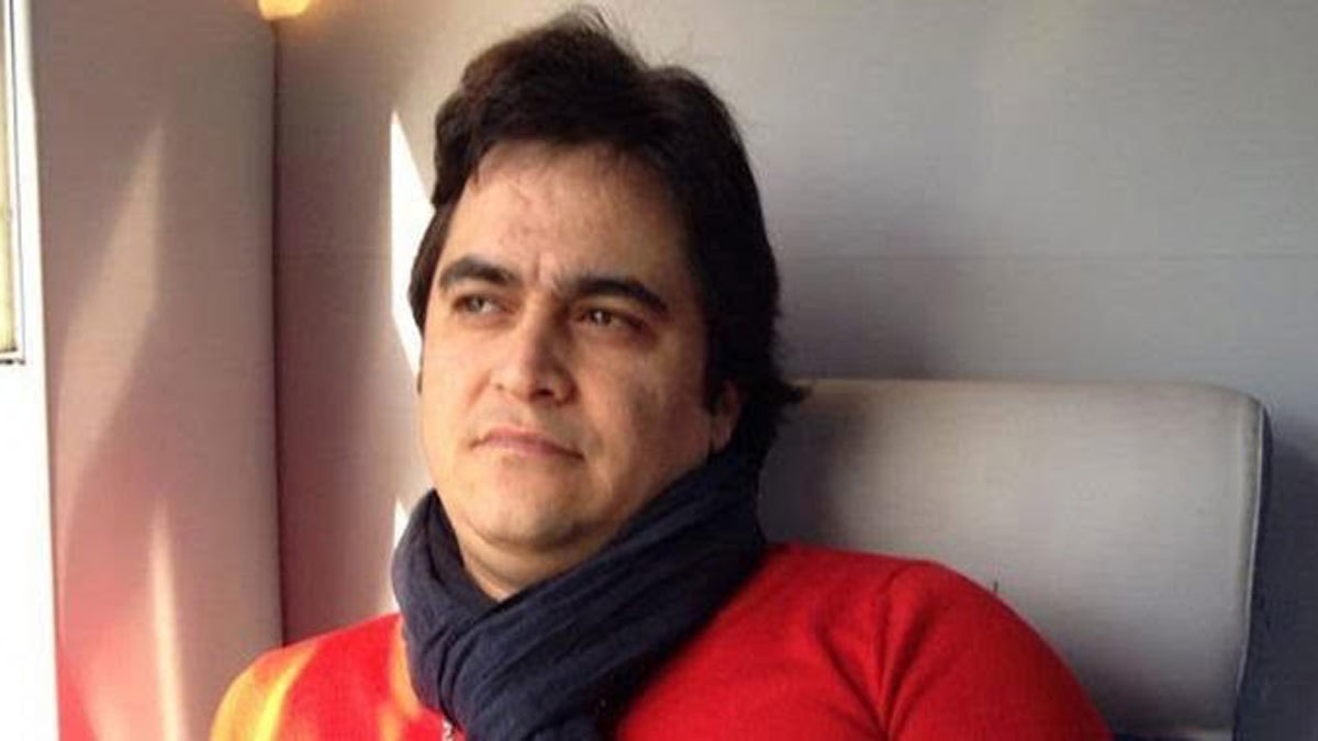 محكمة إيرانية توجه 15 تهمة للصحفي "روح الله زم"