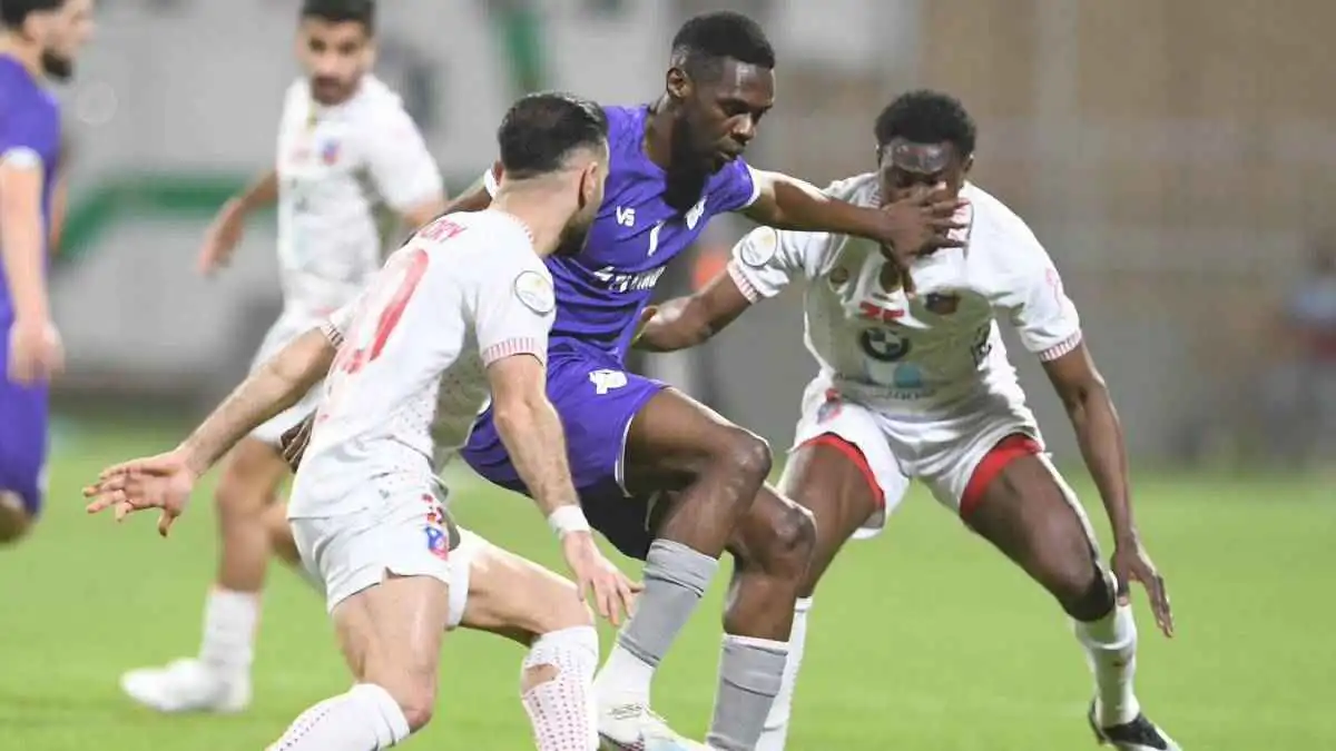 لاعب الجزيرة يتعرض لإصابة مرعبة في كأس أمير الكويت (فيديو)