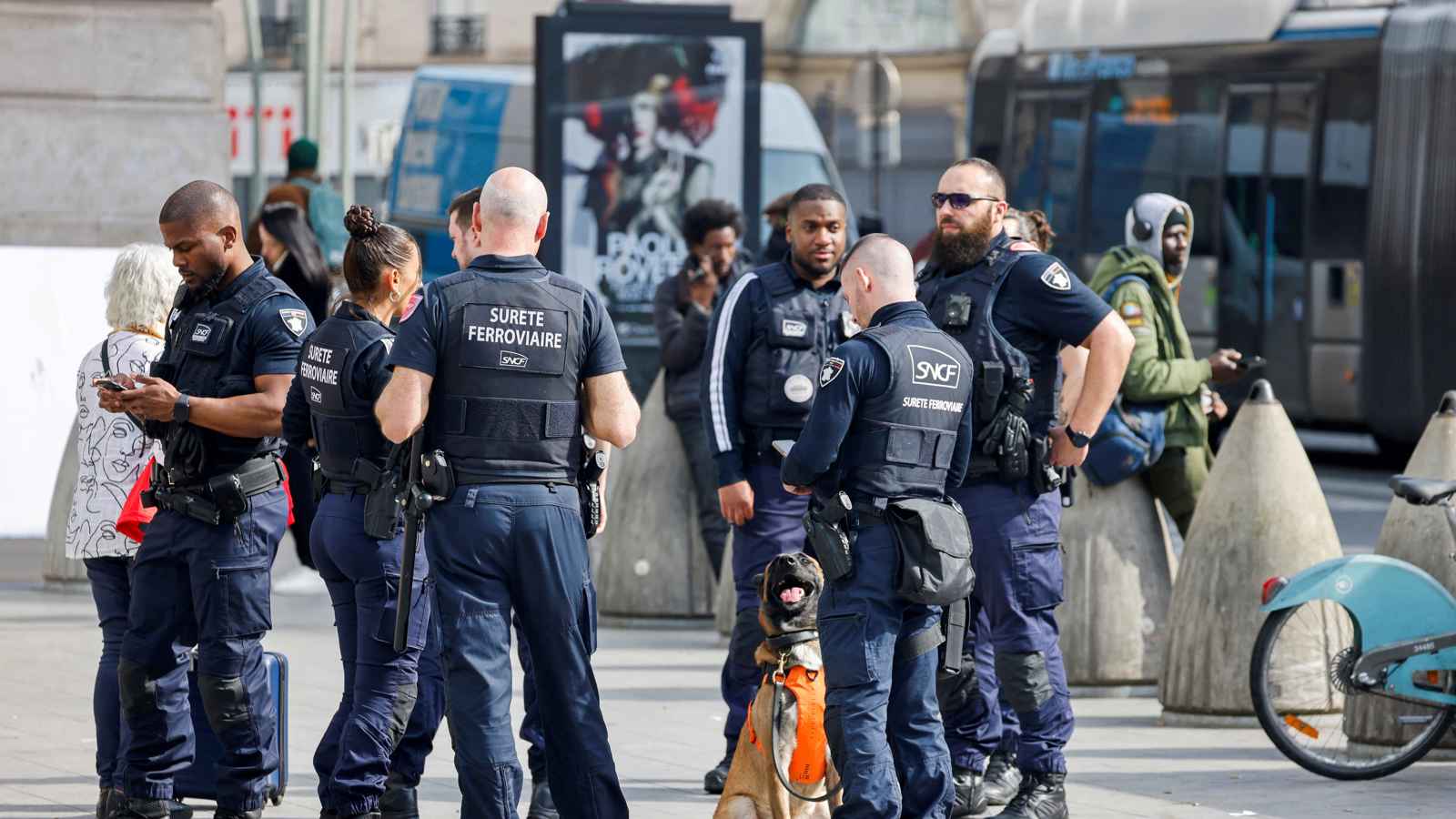 قنبلة من الحرب العالمية الثانية تعطل حركة قطارات باريس (فيديو)