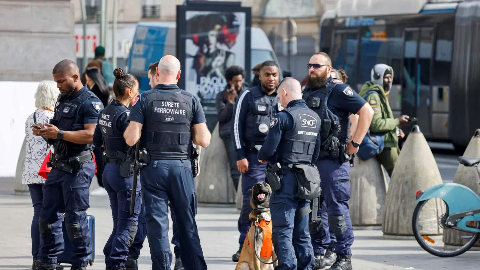 قنبلة من الحرب العالمية الثانية تعطل حركة قطارات باريس (فيديو)