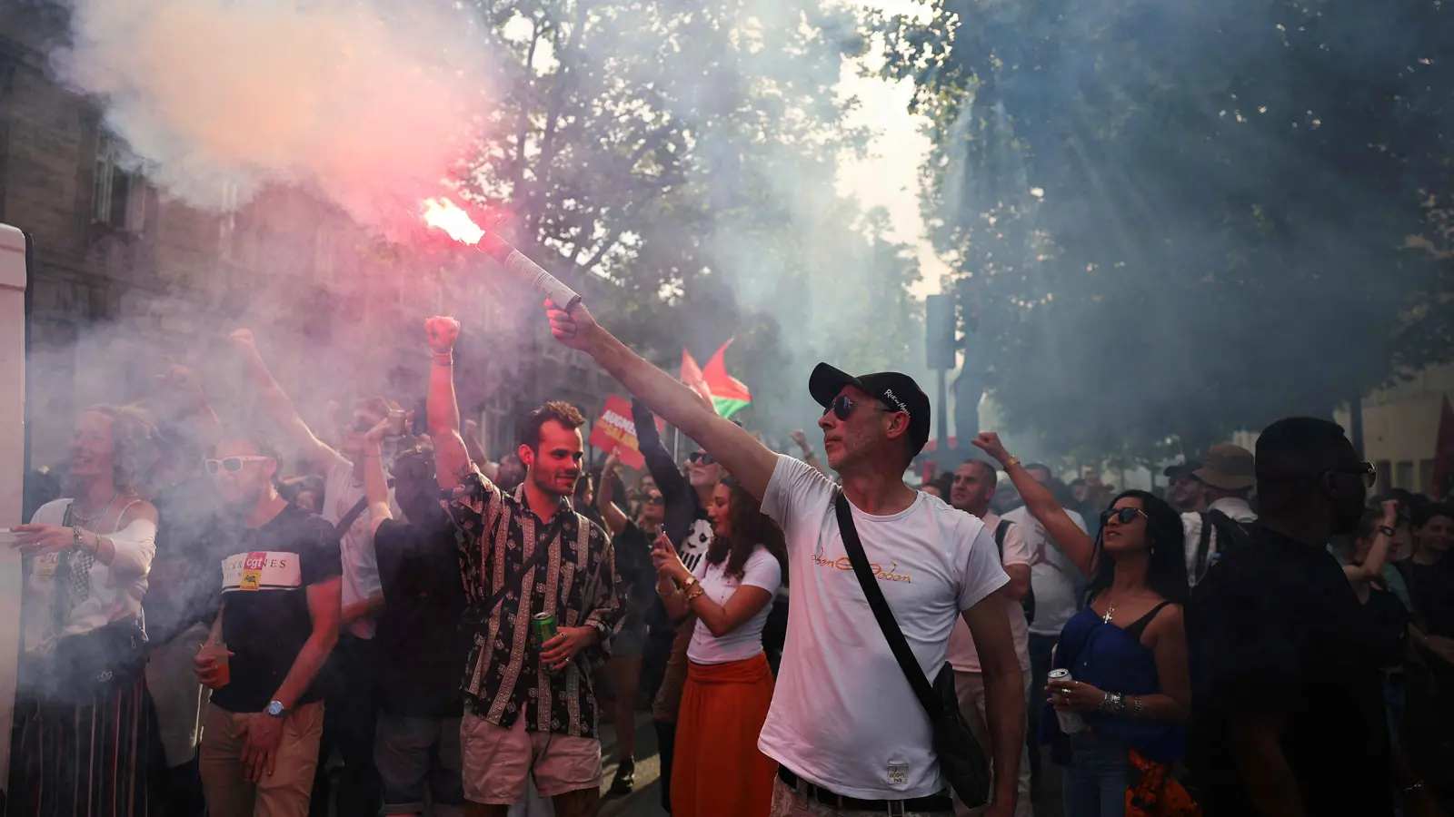 فرنسا.. يوم العمال يتحول لتظاهرات غضب ضد اليمين المتطرف‎ (فيديو)