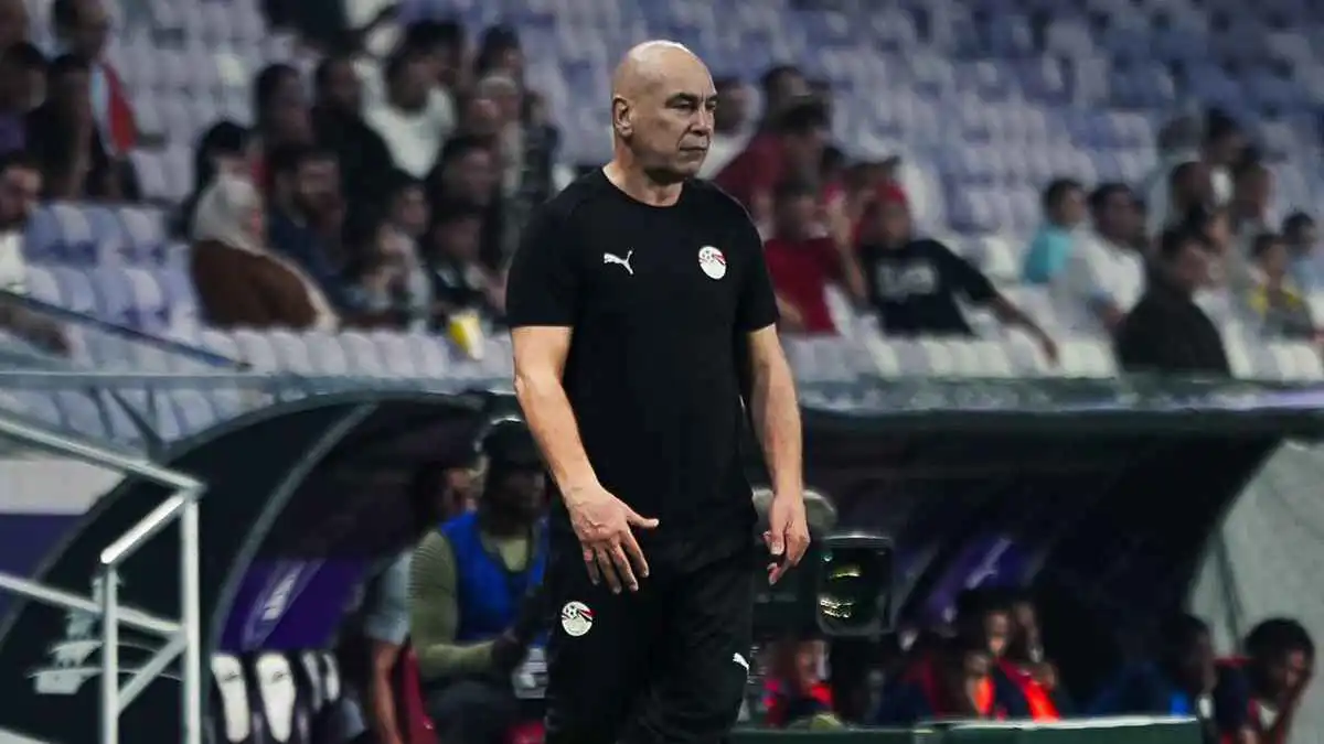 الأزمة تتصاعد.. نجم منتخب مصر يشتكي حسام حسن