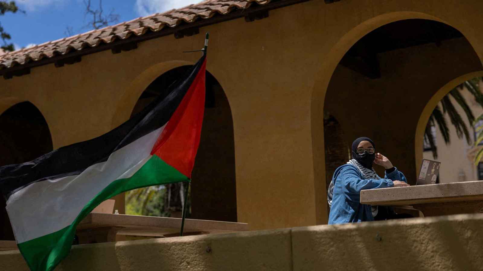 تهم بالتخريب لمتظاهرين داعمين للفلسطينيين في جامعة ستانفورد