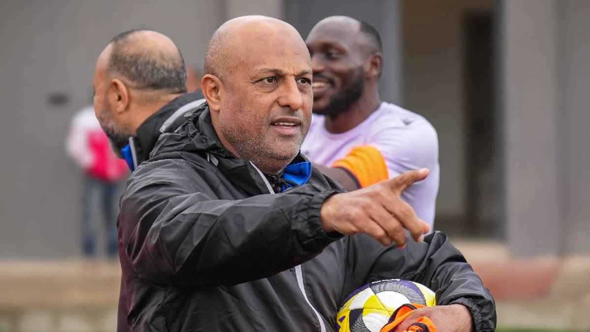 رسميا.. الأهلي بنغازي يعلن رحيل مدربه طارق مصطفى