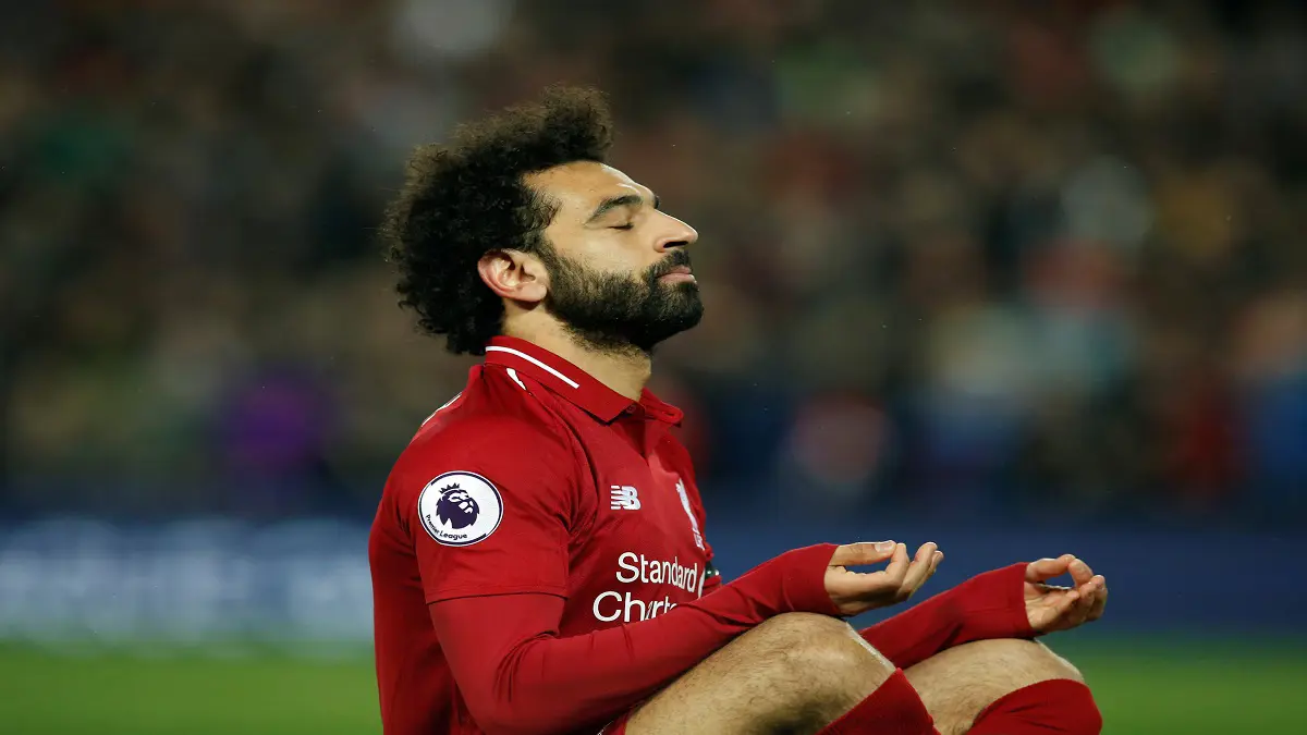 محمد صلاح يحتفل بطريقة جديدة بعد هدفيه في مباراة ليفربول وهيدرسفيلد (فيديو)‎