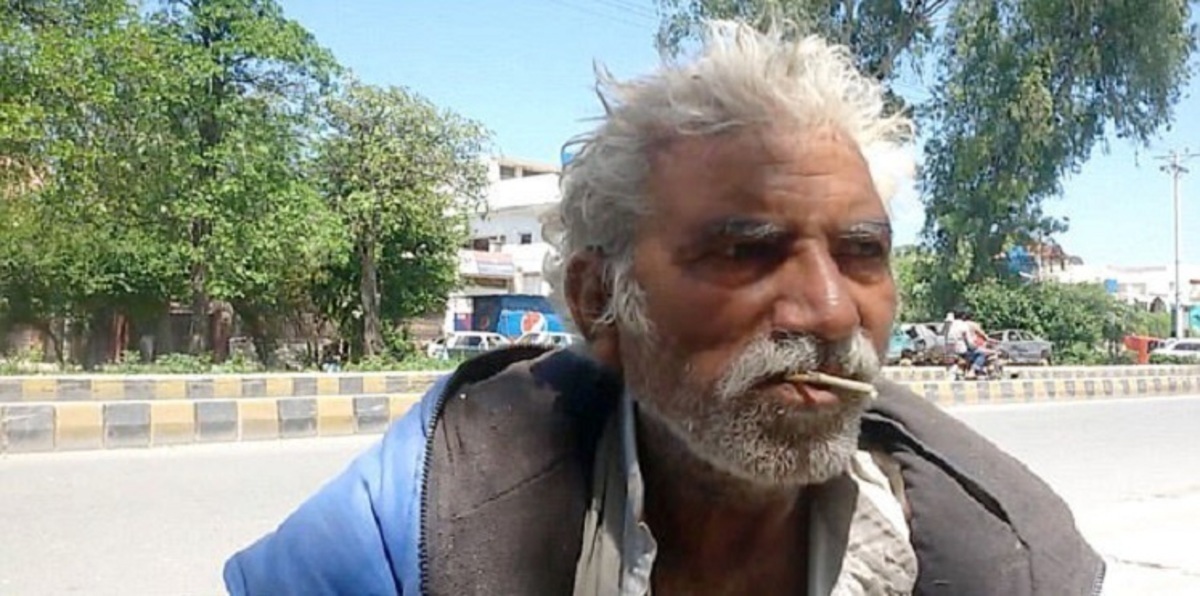 بالصور.. باكستاني يأكل أوراق الأشجار لـ25 عامًا ولم يمرض قط