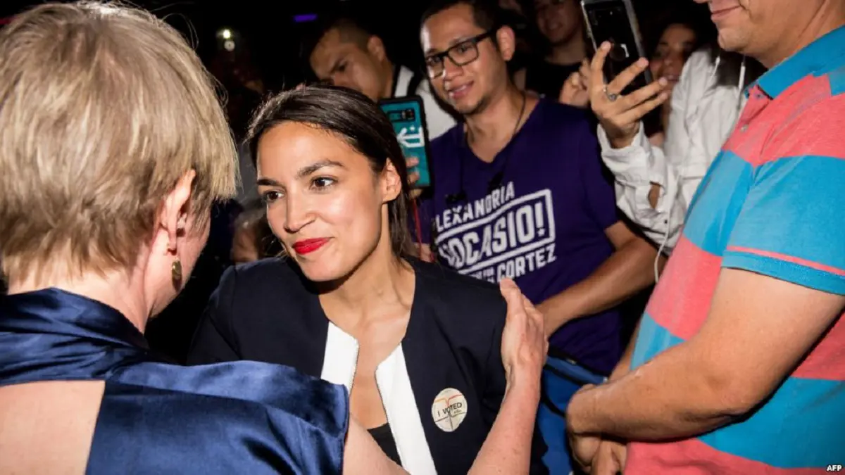 أصغر عضو في الكونغرس تدعم السبعيني بيرني ساندرز للانتخابات الرئاسية الأمريكية