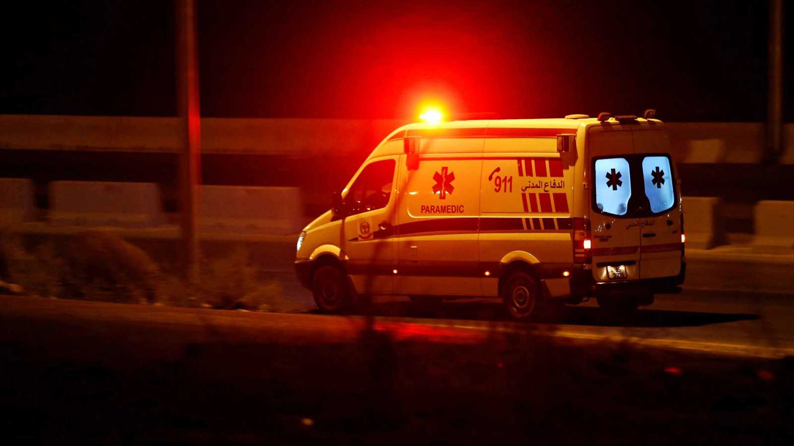 إصابة 32 شخصا بتدهور حافلة سياحية في الزرقاء الأردنية (فيديو)