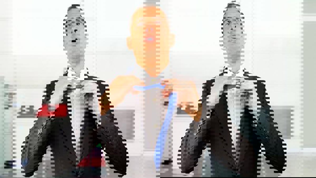 احذروا.. ربطة العنق قد تتسبب بجلطة دماغية