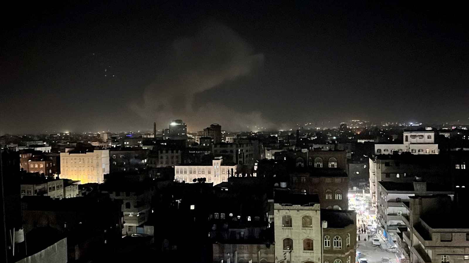 "الليلة الأعنف".. واشنطن تُمطر الحوثيين بـ44 غارة جوية في اليمن (فيديو)