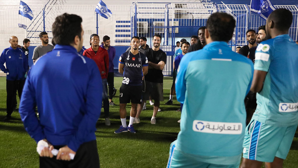 إثر تعليق الدوري السعودي.. نادي الهلال يمنح لاعبيه والجهاز الفني راحة سلبية أسبوعًا