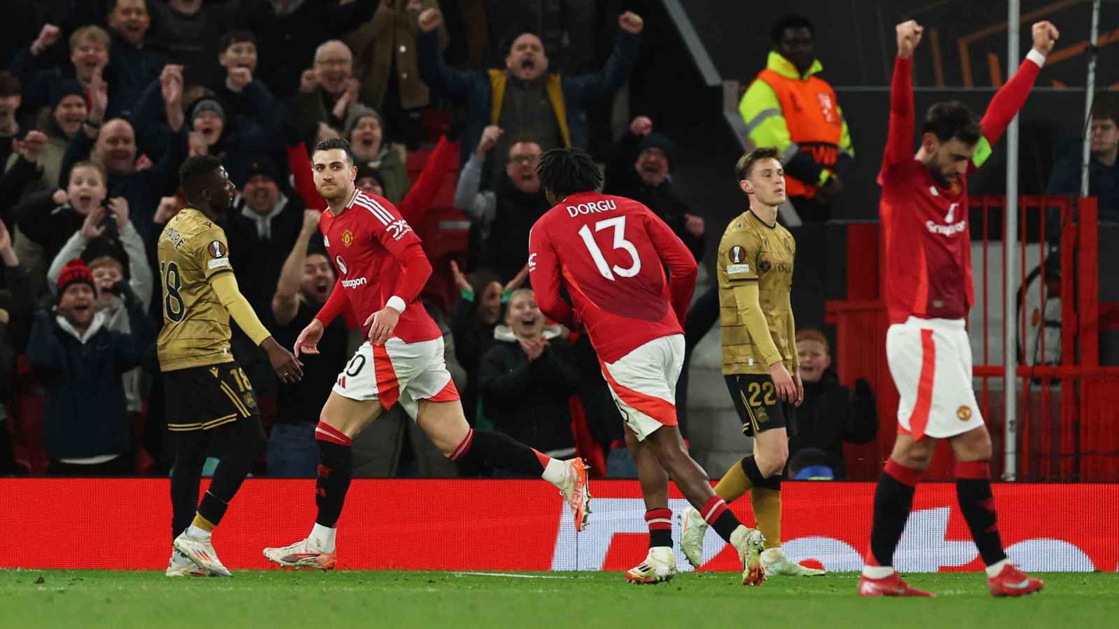 مانشستر يونايتد يجهز للإطاحة بـ10 لاعبين