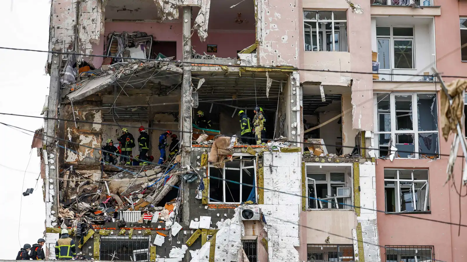 هجوم روسي يقطع التدفئة عن آلاف المباني في كييف