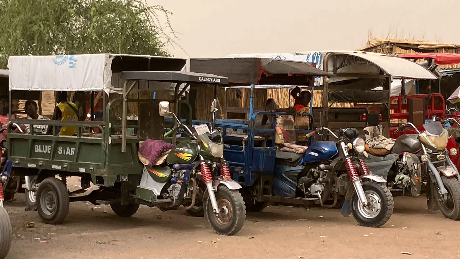 صدمة وغضب في السودان بعد اصطدام "توكتوك" بطائرة