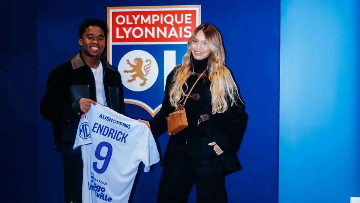 بعد تألقه مع ليون.. ما حقيقة طلاق إندريك وزوجته؟