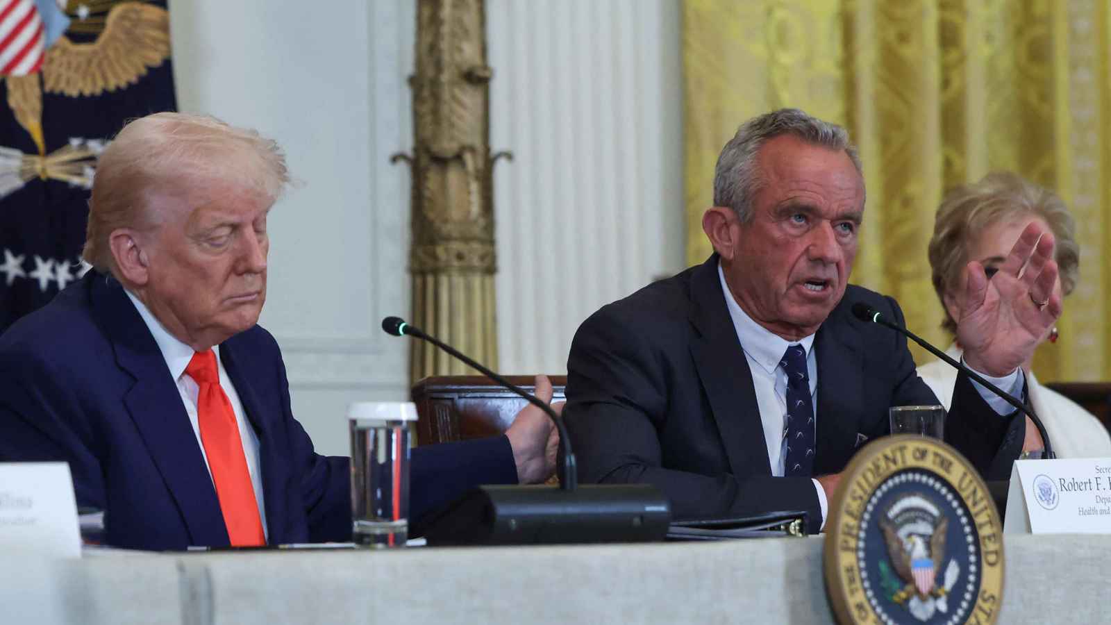 بحضور ترامب.. وزير الصحة الأمريكي يكشف عن خطة "تاريخية"
