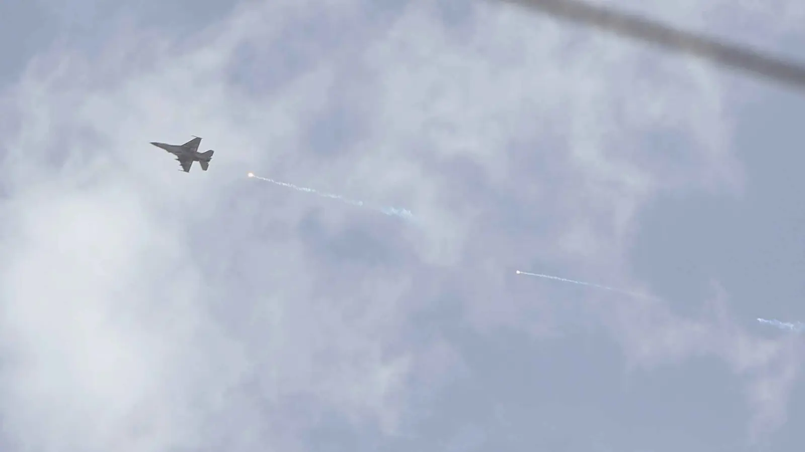 الجيش الإسرائيلي: تدمير منصات دفاعية وأنظمة رادار إيرانية (فيديو)