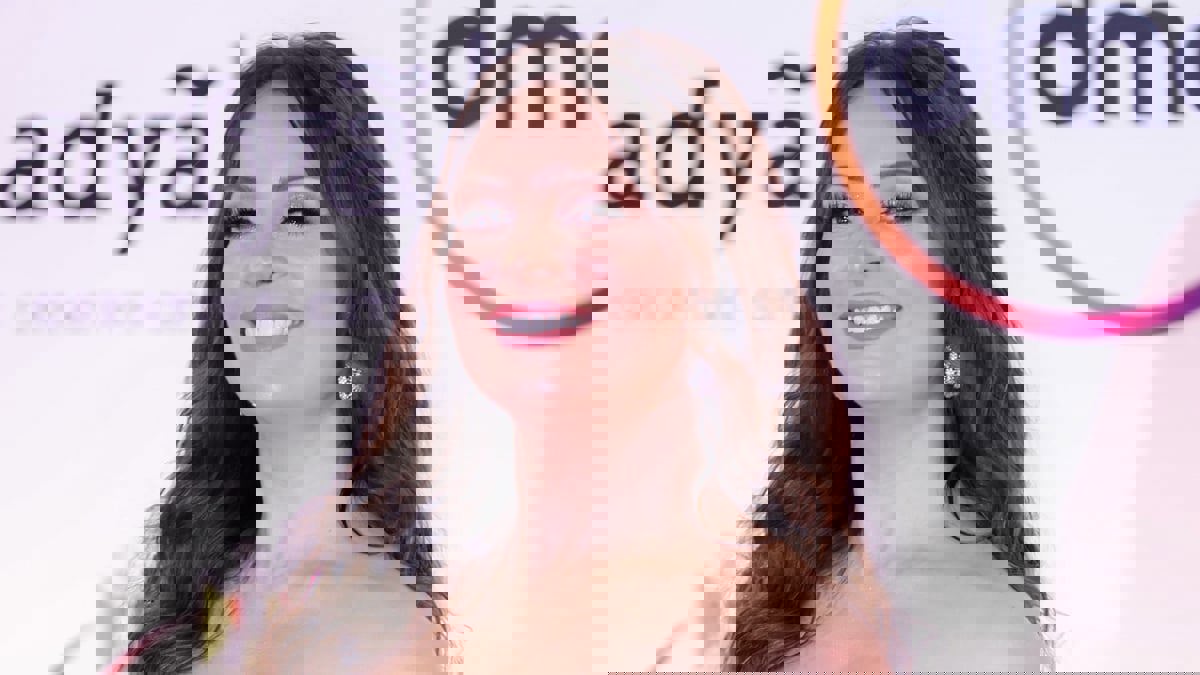 نيرمين الفقي تحسم الجدل بشأن ارتباطها بأحمد أبو هشيمة