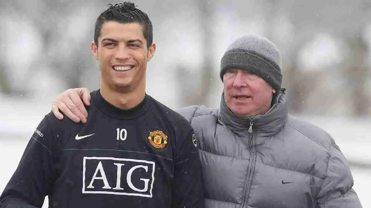 نجم مانشستر يونايتد يكشف دور رونالدو في اعتزال فيرغسون