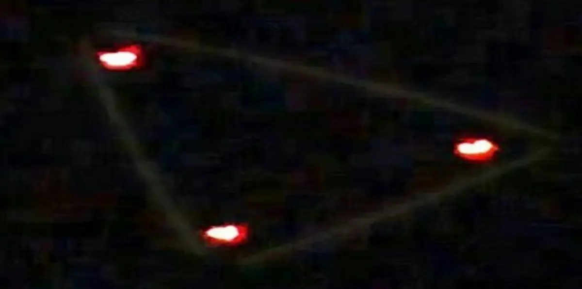 أمريكيون يُصدمون برؤية أجسام غامضة في السماء