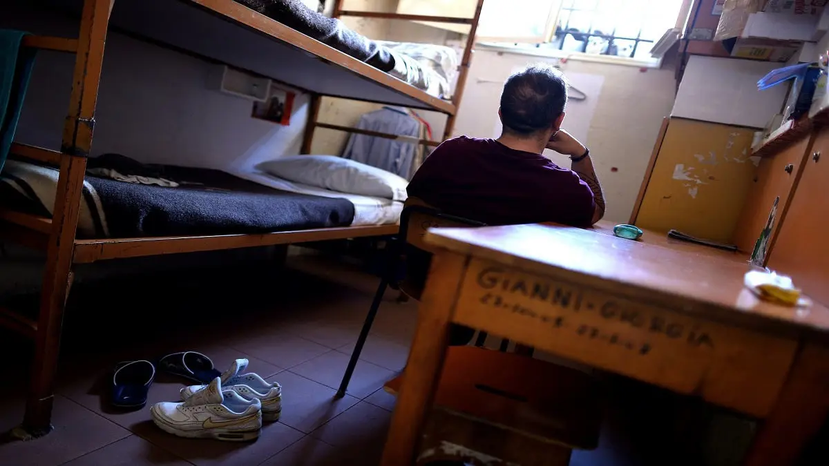 إيطاليا.. زعيم مافيا يبتلع أصبع حارس في السجن‎