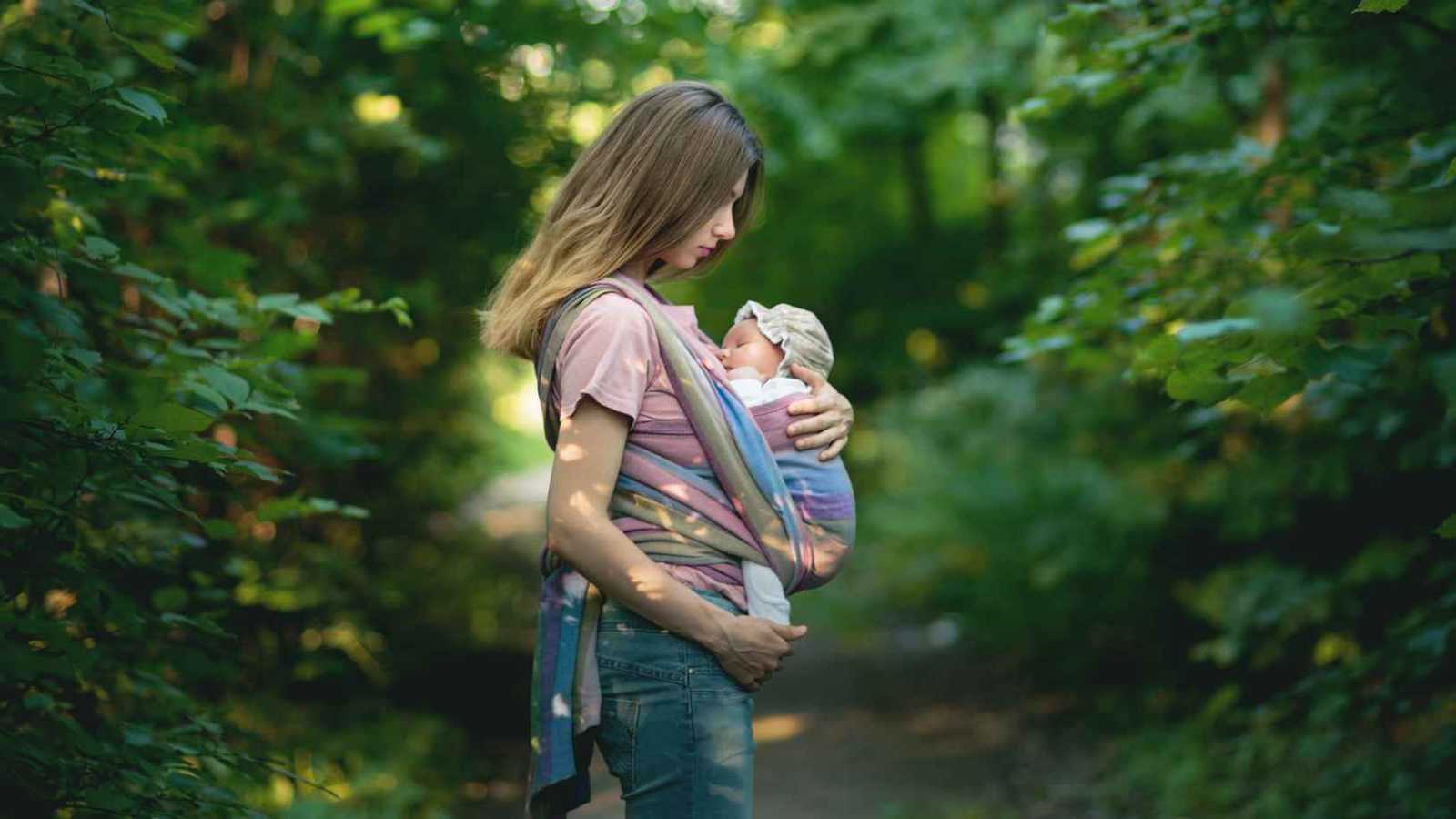 تقلل توتره وتحسن مزاجه.. حركة بسيطة تساعد الرضيع