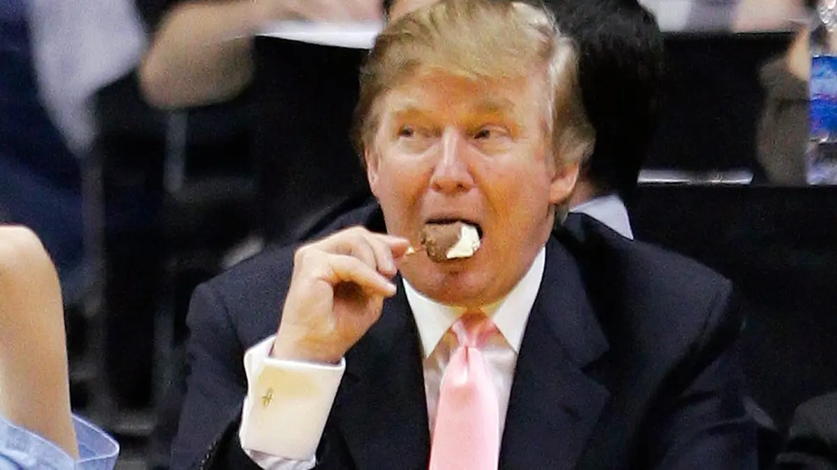 ترامب كان يأكل اللحم والـ"آيس كريم" لحظة مقتل قاسم سليماني