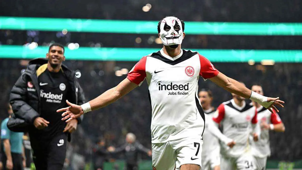 عمر مرموش يكشف سر احتفاله بالقناع الغريب إثر هدفه في مونشنغلادباخ