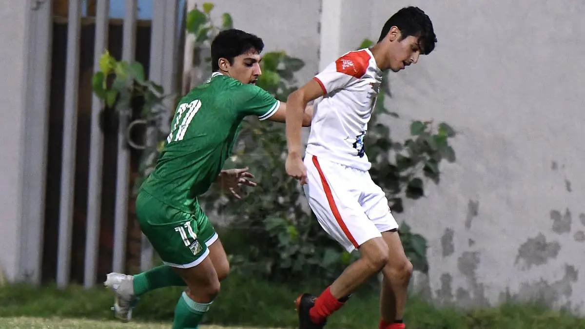 اشتباكات بين لاعبي الكويت والعربي في دوري الأشبال (فيديو)