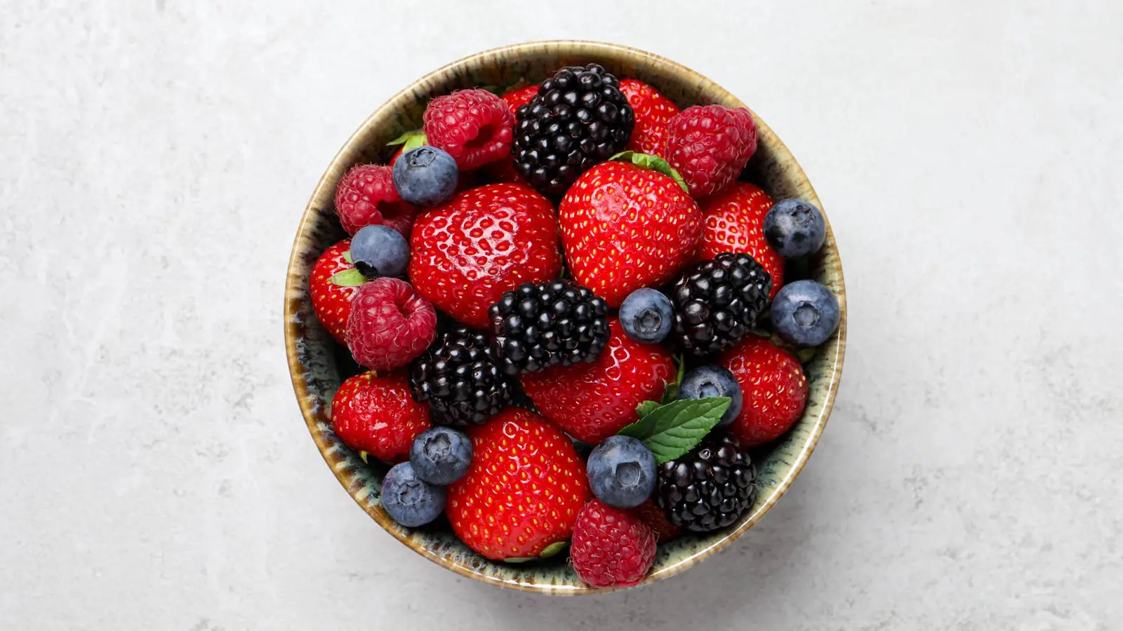 أطعمة فعّالة تقلل من خطر الإصابة بالسرطان