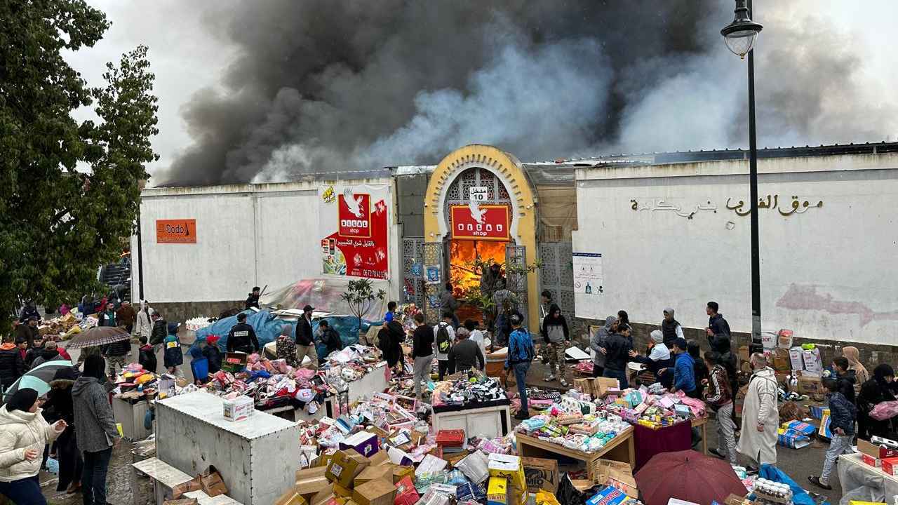 حريق ضخم يلتهم سوقًا في طنجة المغربية (فيديو)