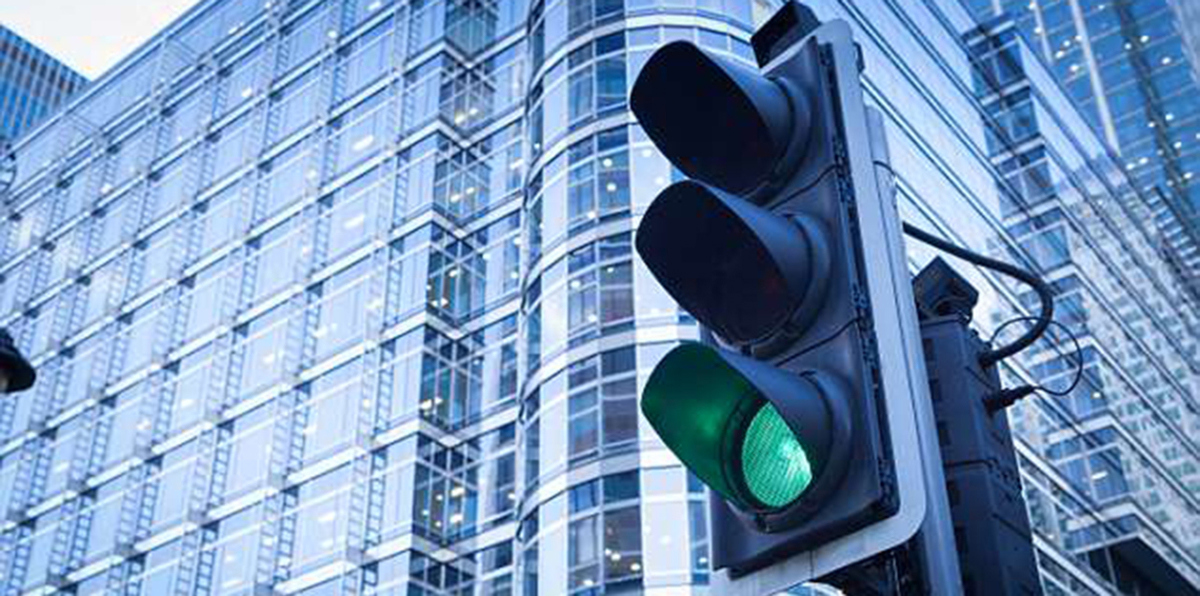 تقنية جديدة تجنب سائقي المركبات التوقف الكلي عند إشارة المرور