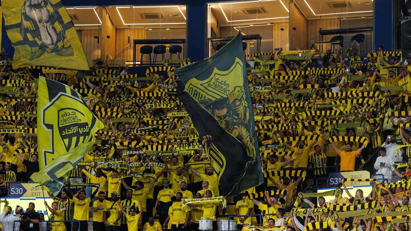 تعهّد وخوف.. تعليق ناري من وليد الفراج حول أزمة تيفو الاتحاد السعودي  (فيديو)