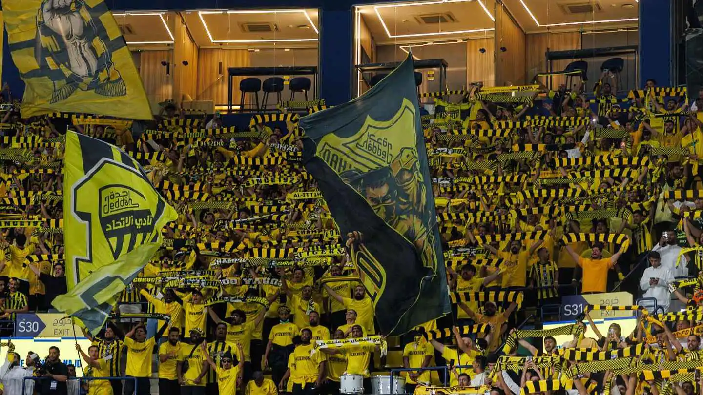 تعهّد وخوف.. تعليق ناري من وليد الفراج حول أزمة تيفو الاتحاد السعودي  (فيديو)