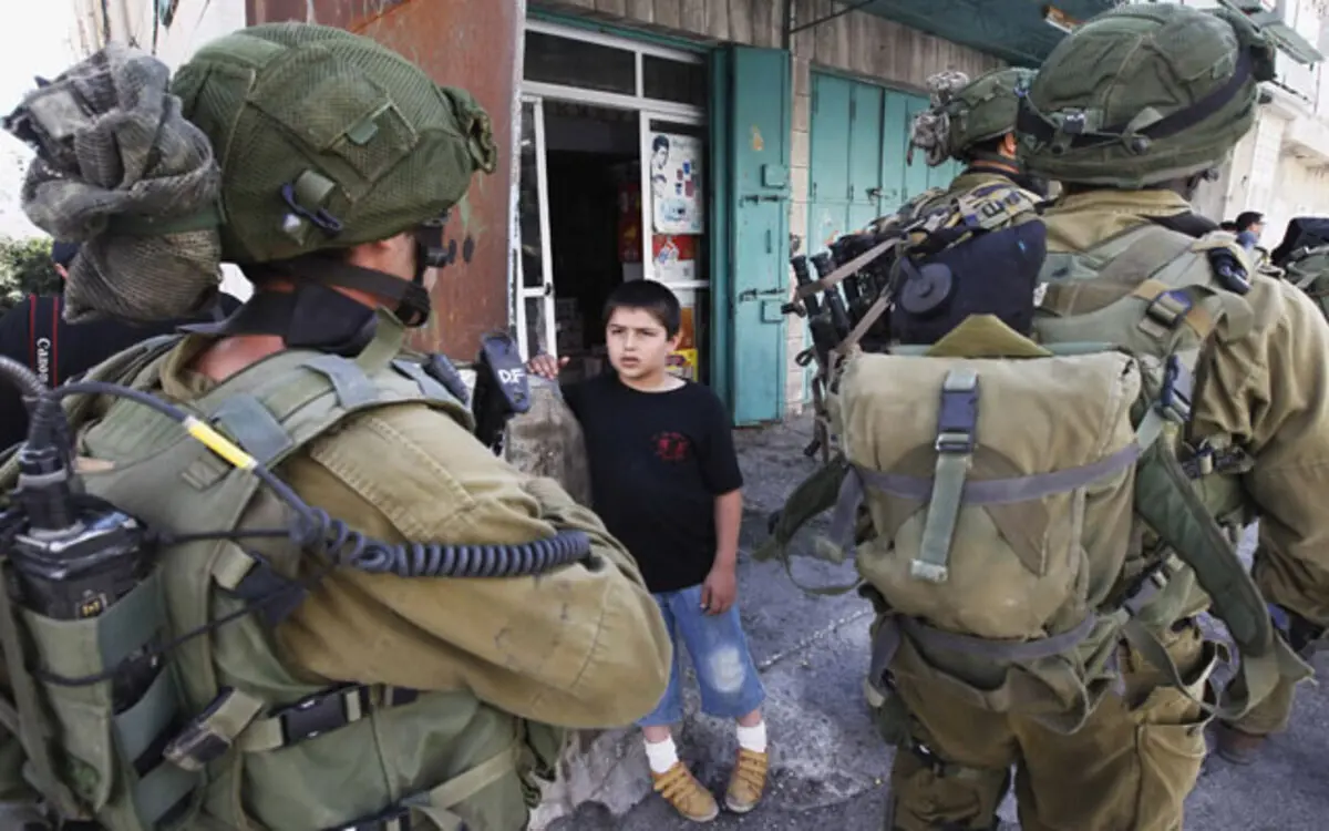 الشاباك وجيش الإحتلال يطاردان "قناص الخليل"