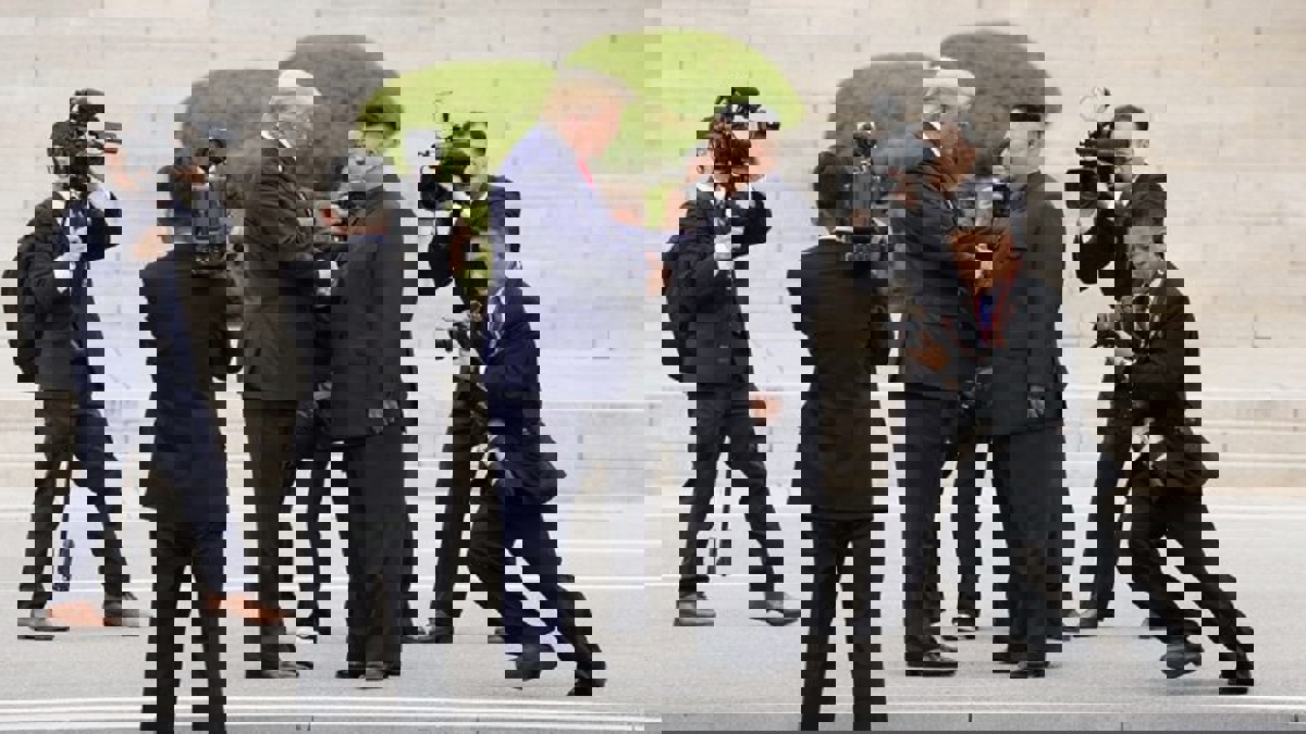 "العفوية" تسيطر على اللقاء التاريخي بين "ترامب" و"كيم أون"