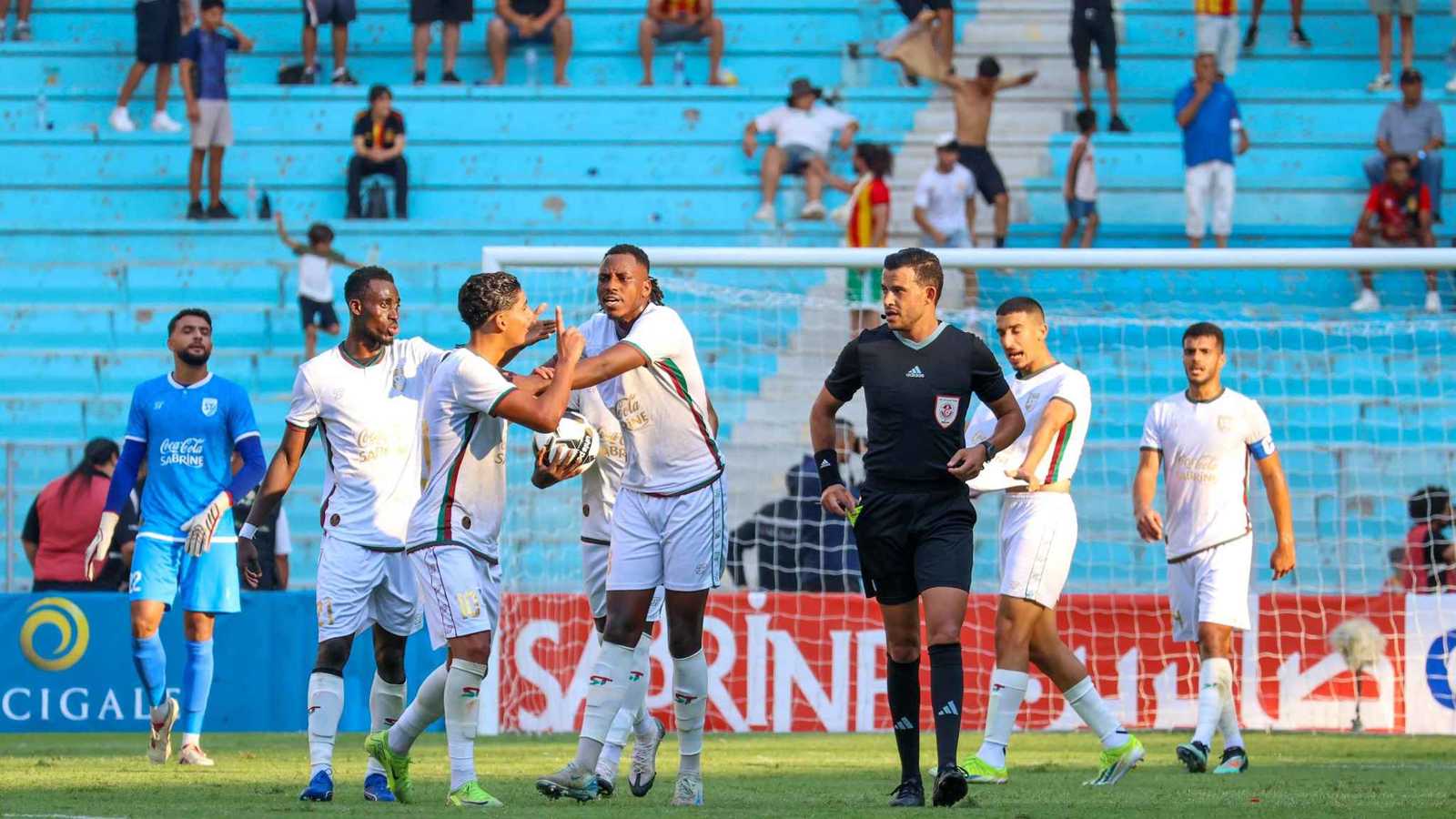 إيقاف "بطل" فضيحة السوبر التونسي وحرمانه من القائمة الدولية