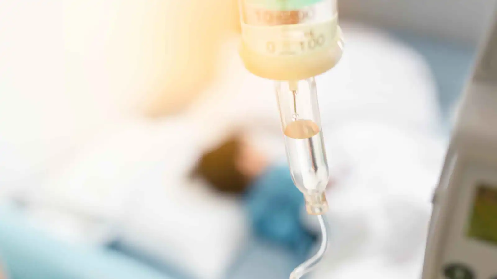 "حادثة صادمة".. أم تحاول قتل طفلها داخل المستشفى