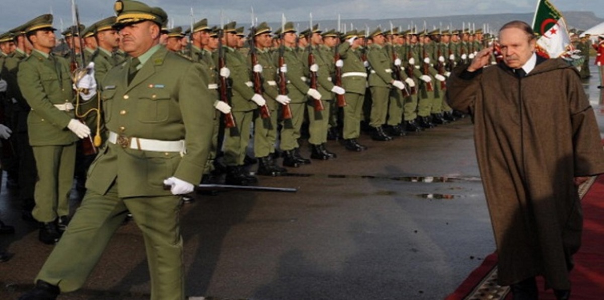 الحزب الحاكم في الجزائر يتهم فرنسا بالتخطيط لانقلاب على بوتفليقة