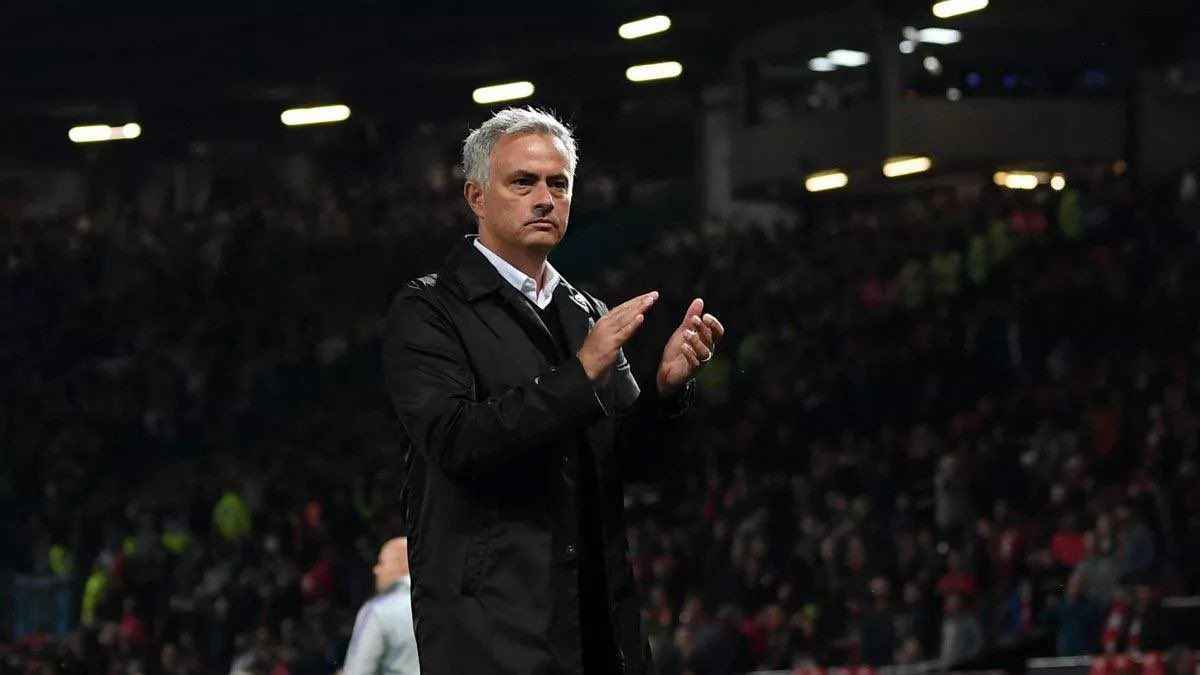 مورينهو يطالب بمنح مانشستر يونايتد لقب الدوري الإنجليزي في حال معاقبة السيتي